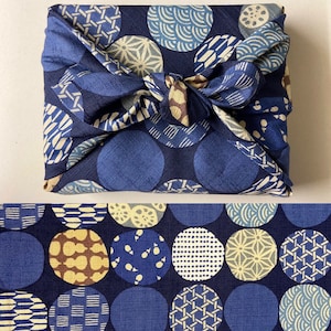 Furoshiki en coton imprimé japonais fond bleu marine en pluseurs tailles image 1