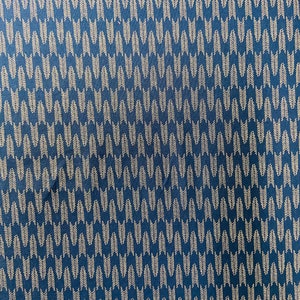 Furoshiki aus japanischer bedruckter Baumwolle mit marineblauem Yagasuri-Muster, verschiedene Größen Bild 2