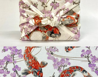Furoshiki con estampado japonés de carpa/KoÏ de algodón y fondo de cerezo rosa crudo en varias tallas