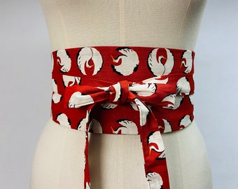 Reversible and adjustable Obi belt in Japanese printed cotton with crane pattern, red background and plain black or red cotton, high waist