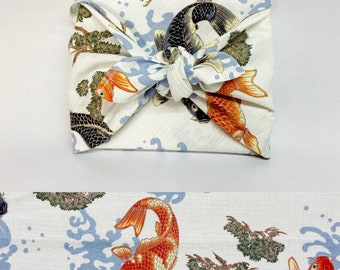 Furoshiki en coton imprimé japonais motif carpe/KoÏ de deux couleurs fond écru plusieurs tailles