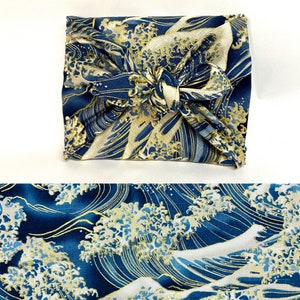 Furoshiki de algodón japonés estampado con ondas doradas, fondo azul, varias tallas imagen 1