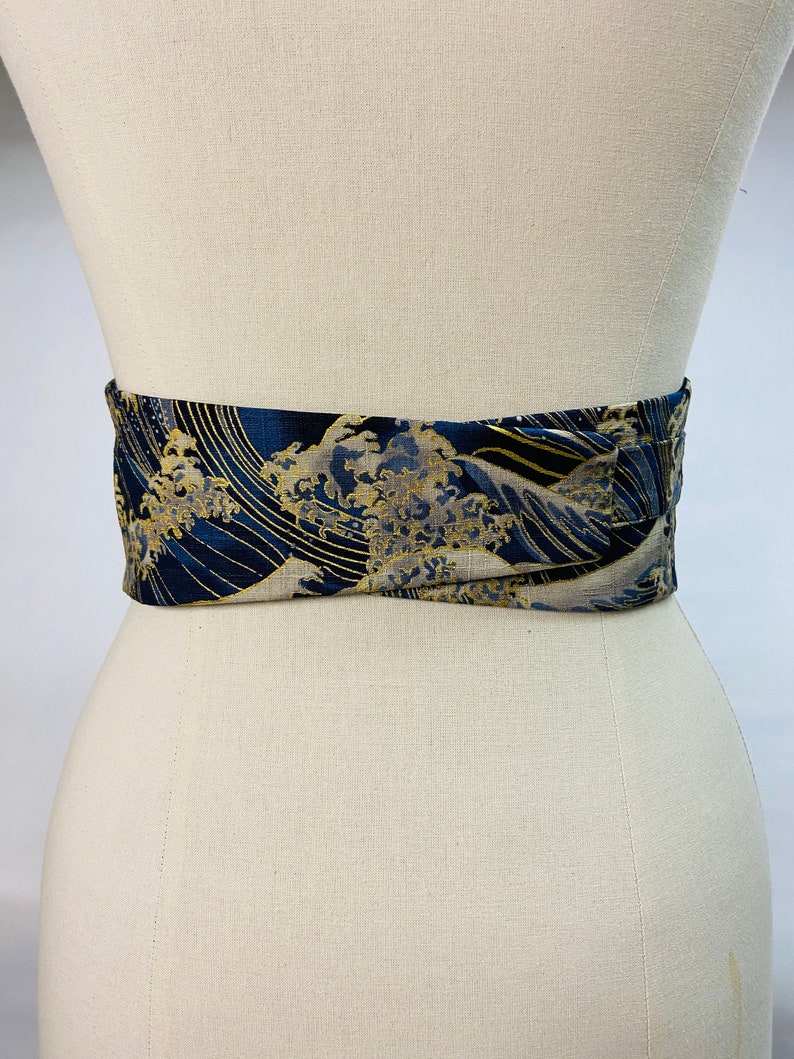 Ceinture Obi réversible et réglable en coton imprimé japonais motif vague fond bleu marine et uni bleu marine taille haute image 3