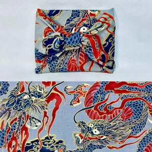 Furoshiki giapponese in cotone stampato con motivo drago dorato, fondo grigio blu in diverse dimensioni
