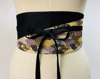 Reversible and adjustable two-tone Obi belt in Japanese printed cotton with fan pattern and plain black, high waist.