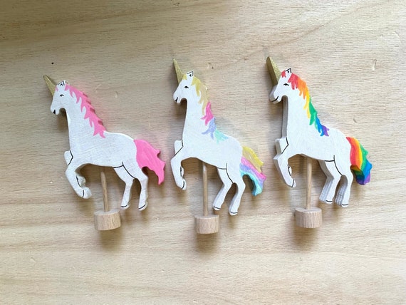 EINHORN Motivstecker Märchen Fabelwesen Geburtstagsring Geburtstagsstecker Geburtstagstisch Mädchen Girl Rosa Regenbogen Fabel Pastell Süß