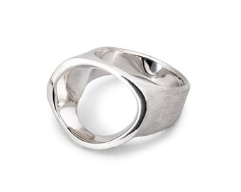 Modern chunky open circle unique ring - sterling silver