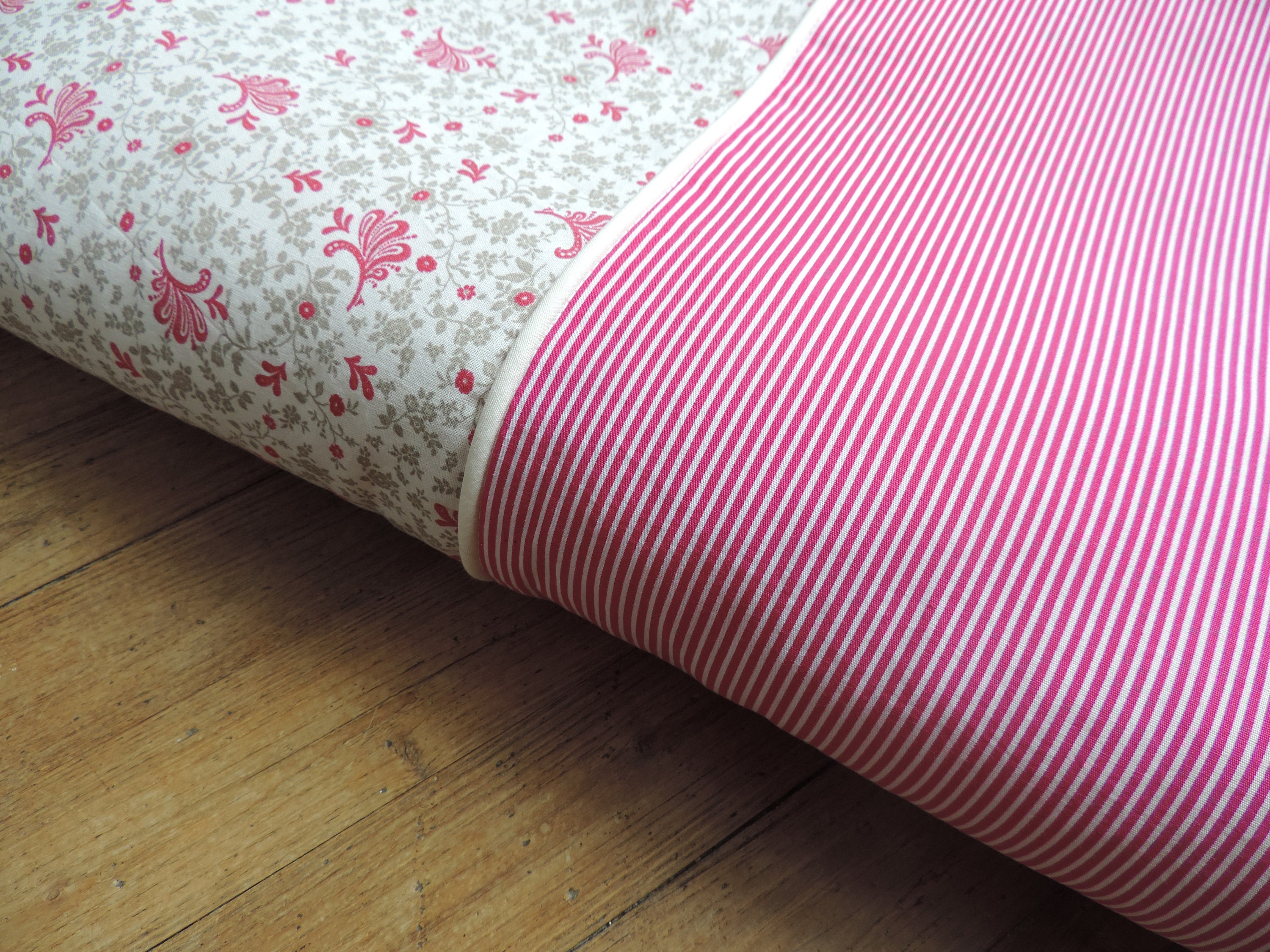 Couverture Bébé en Coton Chaude - Plaid Tissu Rose Fuschia et Beige à Motif Rayures Fleurs Imprimé L