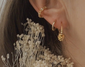 Gold-plated ear cuffs, infinity model, ultra fine crystal by Adèle and Louise