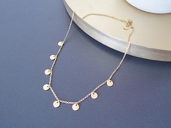Short Necklace Style Ras Neck in Golden 
