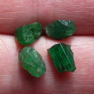Emeraude, pierres gemmes brutes et naturelles, 5.5 carats, pour fabrication bijoux, collection ou lithothérapie image 5