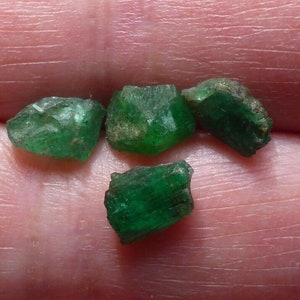 Emeraude, pierres gemmes brutes et naturelles, 5.5 carats, pour fabrication bijoux, collection ou lithothérapie image 3