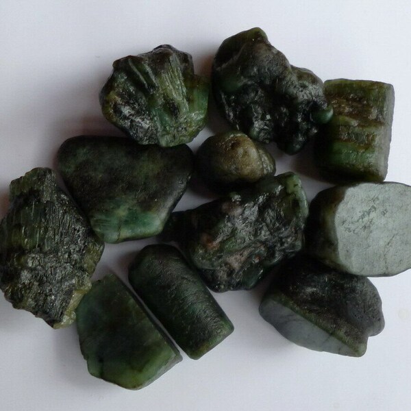 Emerald, raw and natural gemstones, 18.4g, minerals for jewellery, collection or lithotherapy