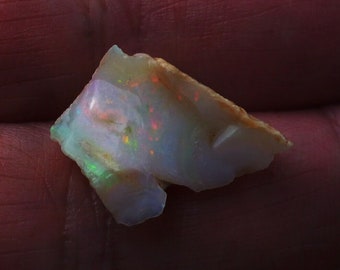 Opale, pierre gemme brute et naturelle d'Australie avec feux, 8 carats, 13x13x6 mm, pour fabrication bijoux, collection ou lithothérapie