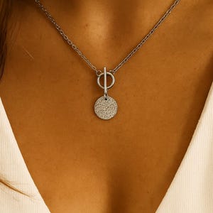 T-sluiting-hangerketting met gehamerde ronde bedel, roestvrijstalen sieraden, trendy, cadeau-idee voor vrouwen, Kerstmis of verjaardag
