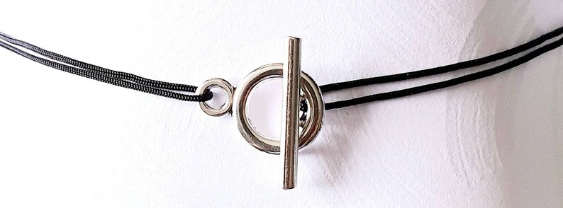 Collier ras de cou cordon noir et fermoir à bascule, toggle OT, cercle et barre, idée cadeau femme, ado, tendance mode 2022 image 4