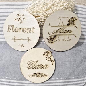Carte prénom bébé en bois, annonce naissance ou pour les photos du nouveau né, carte etape,  affiche en bois