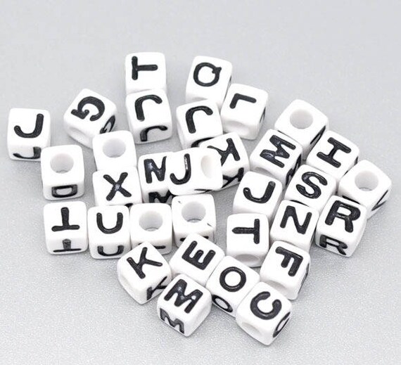 300pcs 7mm cube blanc mixte alphabet//lettres acrylique perles