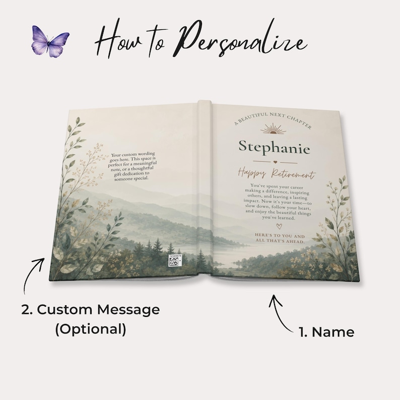 Puede incluir: Un libro abierto con una ilustraci&oacute;n de paisaje de monta&ntilde;as y &aacute;rboles. El texto dice How to Personalize, Stephanie, Happy Retirement, e incluye espacios para un nombre y un mensaje personalizado. Un icono de mariposa morada est&aacute; arriba a la izquierda.