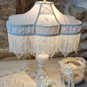Elegante pantalla de lámpara victoriana de seda color marfil - Iluminación romántica francesa Shabby Chic hecha a mano - Elegante pantalla victoriana blanca