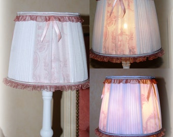 Lampe de chevet en mousseline blanche et voile imprimé