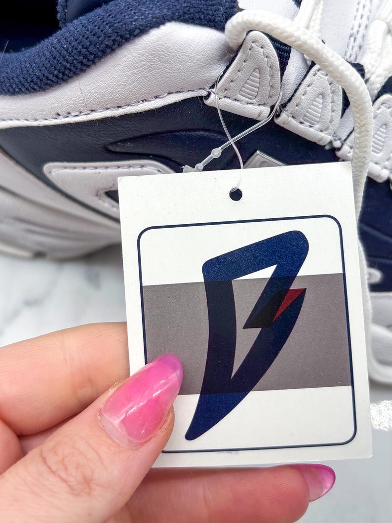 Zapatillas deportivas vintage FILA estilo Disruptor, azul marino y blanco, talla US 8.5, estilo Y2K, ropa urbana deportiva. imagen 7