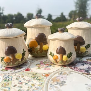 Arnel&#39;s Mushroom Canister Set: 1980er Jahre Cottagecore Keramik Küchendekor
