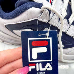 Zapatillas deportivas vintage FILA estilo Disruptor, azul marino y blanco, talla US 8.5, estilo Y2K, ropa urbana deportiva. imagen 6