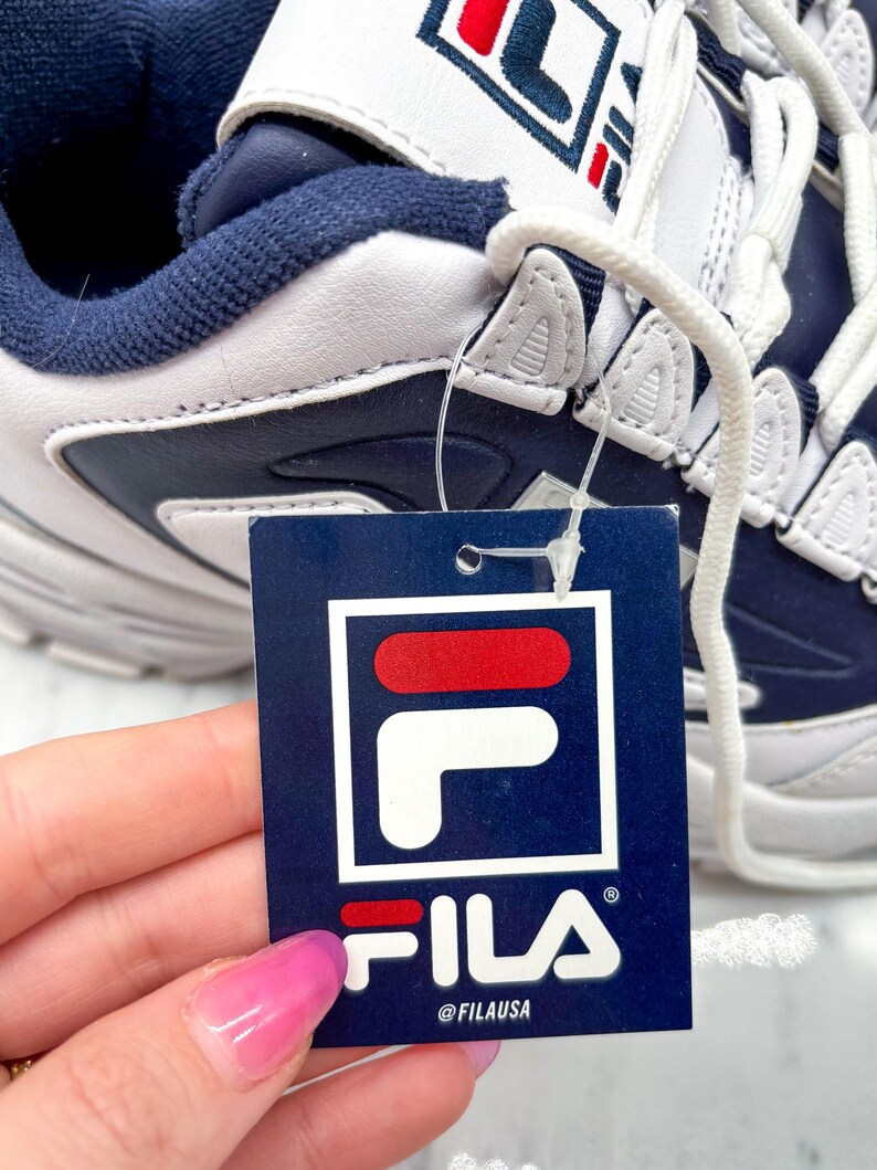 Zapatillas deportivas vintage FILA estilo Disruptor, azul marino y blanco, talla US 8.5, estilo Y2K, ropa urbana deportiva. imagen 6