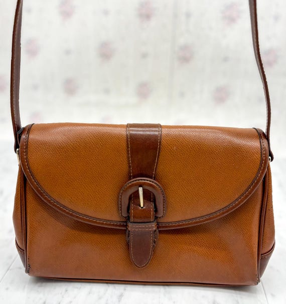 Liz Claiborne brown vintage leather crossbody bag Liz Claiborne Vintage Leather Crossbody Bag: Brown & Black  main image 3