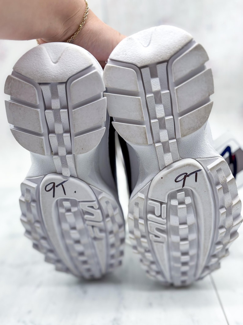 Zapatillas deportivas vintage FILA estilo Disruptor, azul marino y blanco, talla US 8.5, estilo Y2K, ropa urbana deportiva. imagen 8