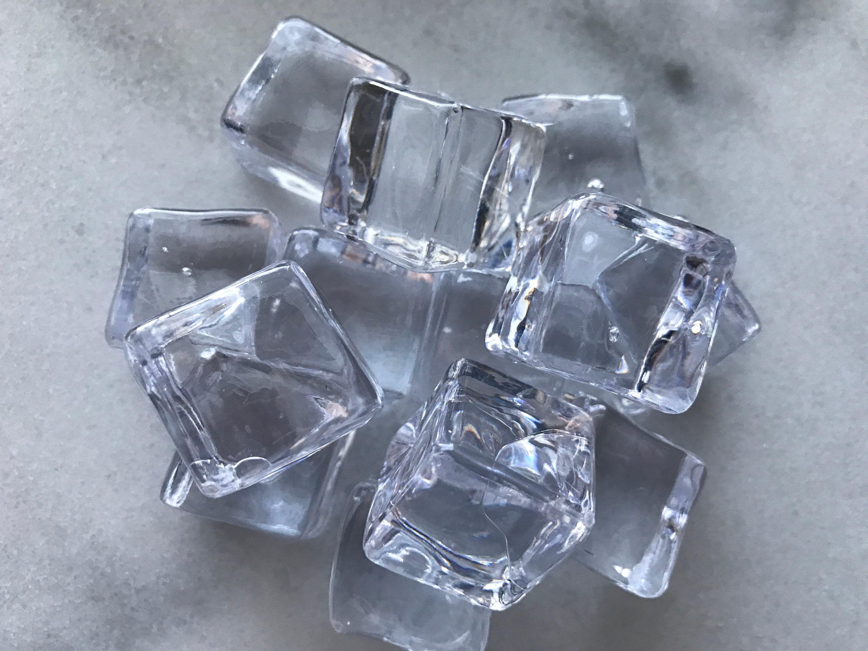 Medium 3/4 inch imitation acrylic.ice cubes – Vatters Veldt Farms