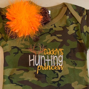 Camouflage Baby Girl Outfit, Camo Baby Bodysuit, Camo Outfit, Baby Shower Gift, Embroidered Baby Gift