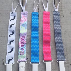 Paci Clip, Embroidered Pacifier Clip, Monogrammed Pacifier Holder, Universal Clip, Baby Shower Gift, Baby Accessories, Customizable Gift