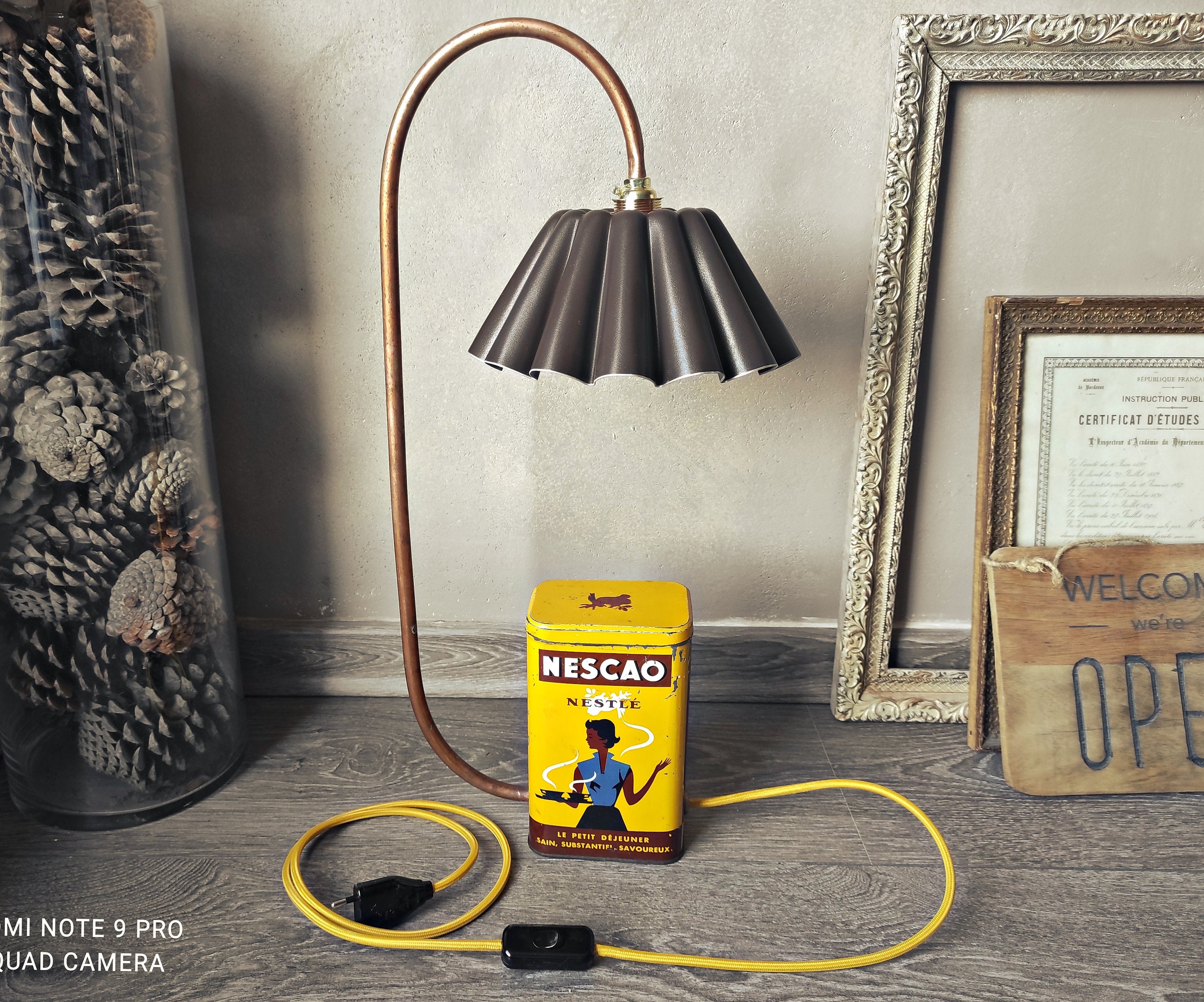 Lampe Esprit Récup Boîte Vintage Jaune Nescao Abat Jour Moule à Brioche Marron