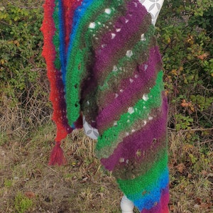 Écharpe/capelet Crocheté Main En Laine Acrylique Douce - Changement De Couleurs Purples - Neuf Avec étiquettes