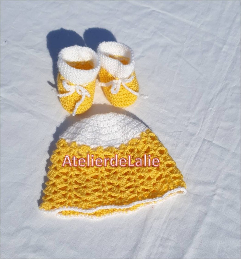 white and yellow hat and slippers size 0-3 months handmade Bra or dress