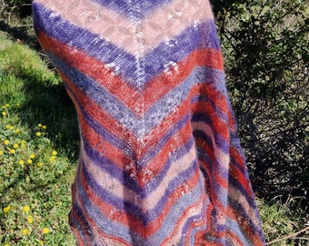 Châle, chèche tricoté main en mohair et acrylique de couleur brique, violet et rose