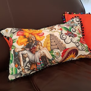 Original cushion cover 50 cm x 30 cm in Alexander Henry fabric on the theme of Mexico and skulls with pompoms