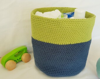 Two-tone basket in green and blue cotton with handmade crochet