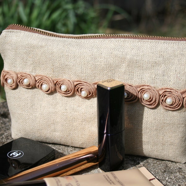 Pochette en lin naturel et ruban de perles