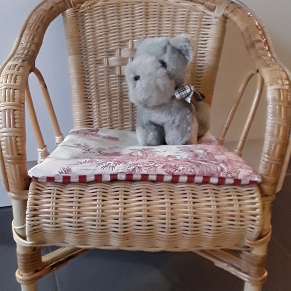 FAUTEUIL ANCIEN en ROTIN pour enfant avec coussin toile de Jouy