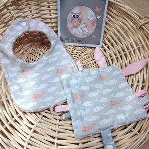 Cadeau de naissance ,bavoir , doudou , carte