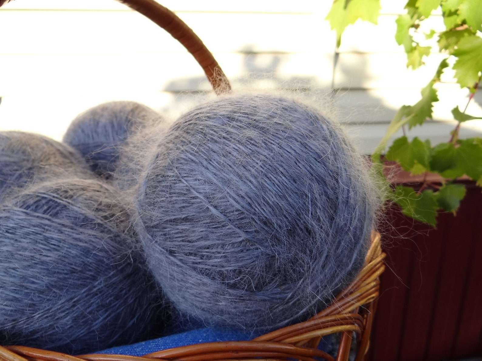 шерстяная пряжа. пряжа ручного прядения. пряжа шерстяная микс. ручная для шерсти. пряжа ручного прядения.