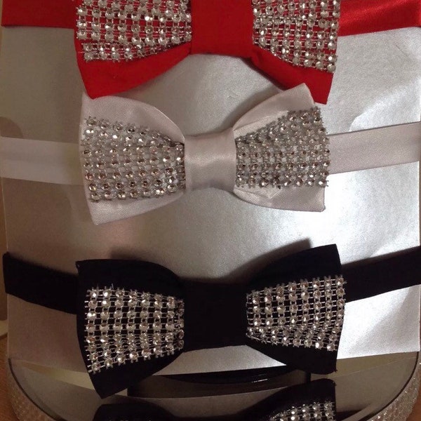 how to wear a dickie bow tie