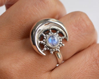 Regnbågsmånstensring i sterlingsilver • Sol- och månesmycken