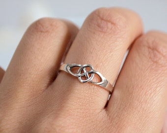 Dainty Celtic Knot Ring • 925 Sterling Silver