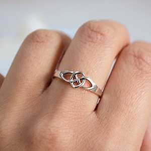 Dainty Celtic Knot Ring • 925 Sterling Silver