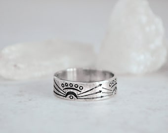 Sun Warrior - Sterling Silver Band Ring • Boho Eye 925 Minimal Tribal Gegraveerd • Eenvoudig stapelbaar Unisex ontwerp • Effen heren dames