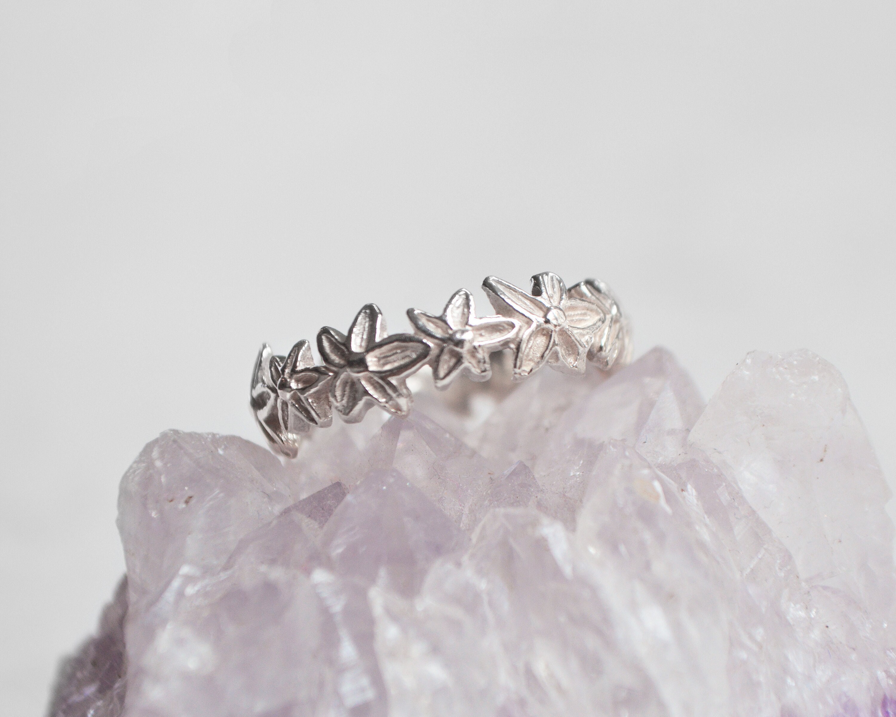 Flower Chain Ring • 925 Unoxidised Sterling Silver • Chunky Detailed Floral Crown Band